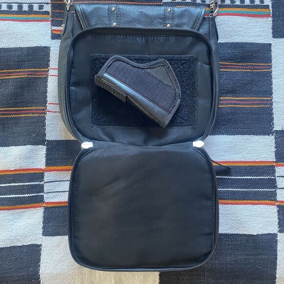 Gun Tote’n Mama Leather Studded Concealed Carry Bag Purse. Crossbody. Excellent! - Picture 16 of 16